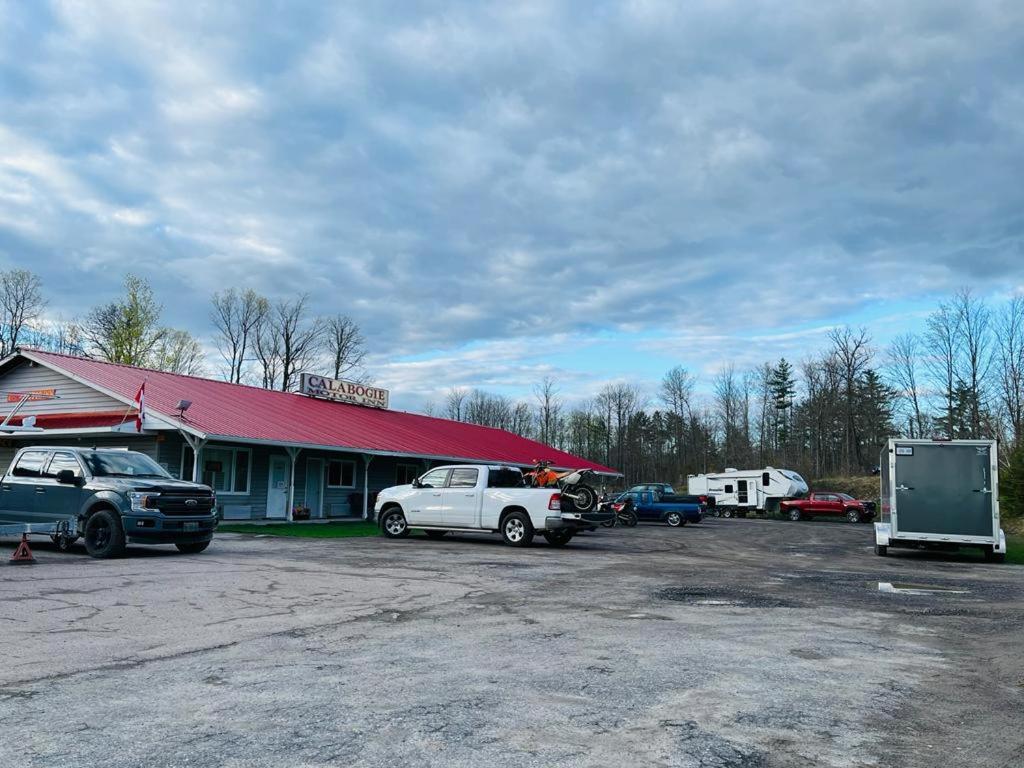 Calabogie Motor Inn Exterior foto