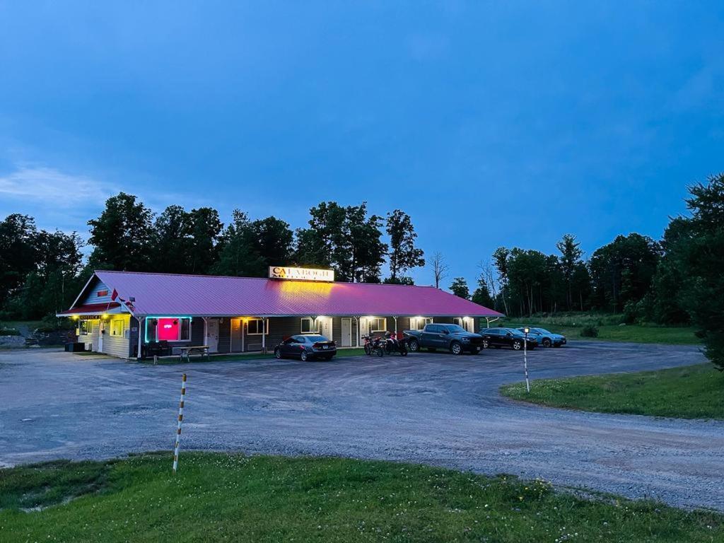 Calabogie Motor Inn Exterior foto