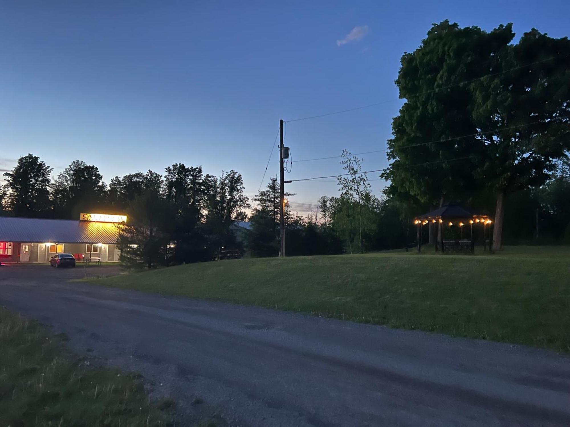 Calabogie Motor Inn Exterior foto